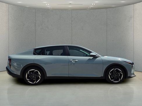 Used 2025 Kia K4 EX FWD image 2