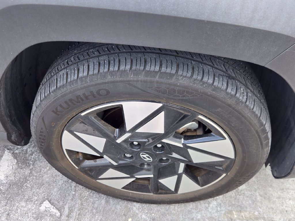 Used 2024 Hyundai Kona SEL FWD image 5