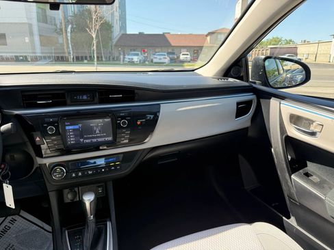 Used 2015 Toyota Corolla LE FWD image 24