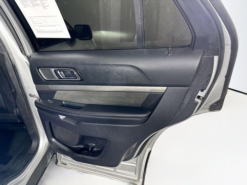Used 2019 Ford Explorer XLT w/ Equipment Group 202A FWD image 32