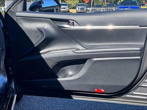 Used 2023 Toyota Camry SE image 18