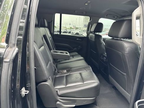 Used 2019 Chevrolet Suburban LT RWD image 15