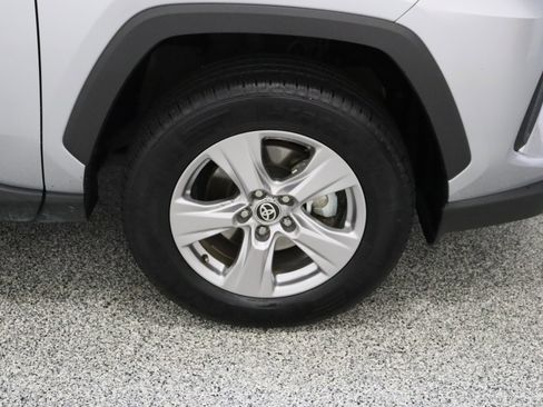 Used 2025 Toyota RAV4 XLE FWD image 5