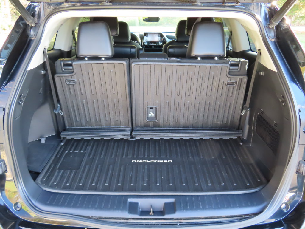 Used 2021 Toyota Highlander XLE AWD/4WD image 19
