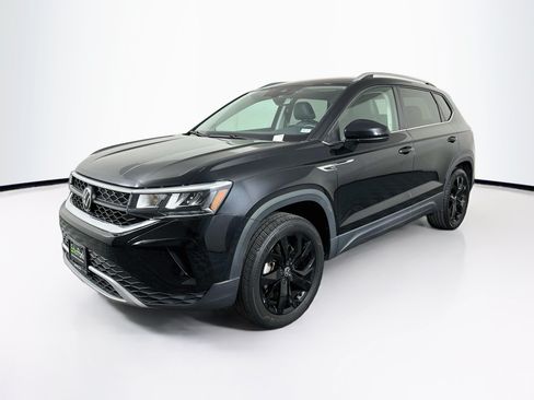 Used 2023 Volkswagen Taos SE w/ Black Wheel Package AWD/4WD image 3