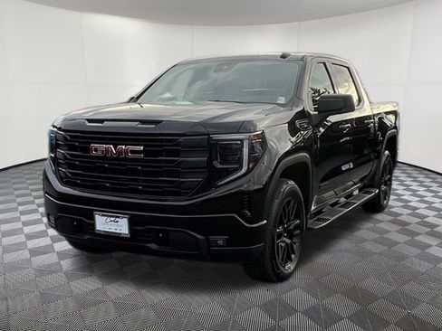 Used 2025 GMC Sierra 1500 Elevation image 3