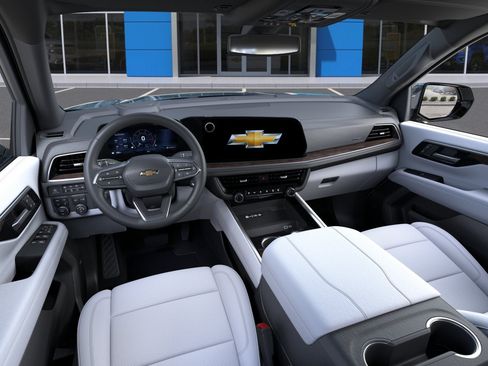 New 2026 Chevrolet Suburban Premier w/ Sun And Tow Package AWD/4WD image 15
