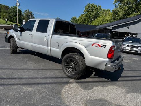 Used 2014 Ford F250 Lariat w/ Lariat Interior Package image 13