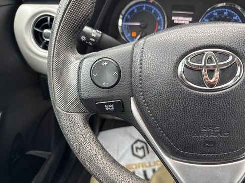 Used 2017 Toyota Corolla LE image 21