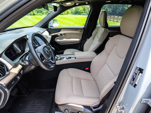 Used 2025 Volvo XC90 B5 Plus AWD/4WD image 41