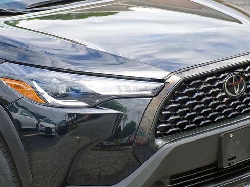 Used 2022 Toyota Corolla Cross LE w/ Moonroof Package AWD/4WD image 8