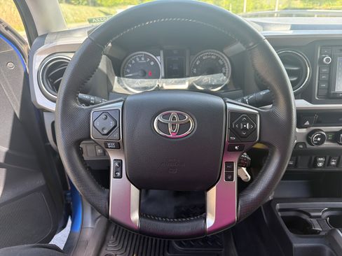 Used 2018 Toyota Tacoma SR5 AWD/4WD image 13