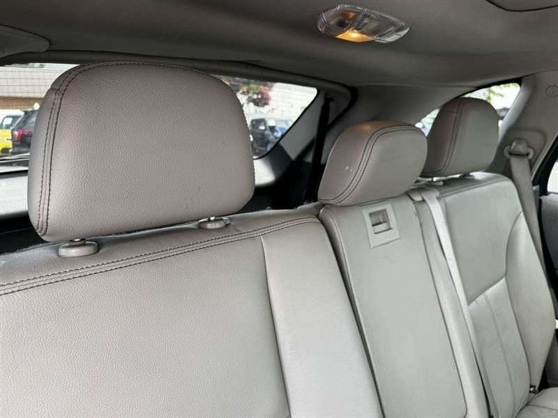 Used 2013 Ford Edge SEL FWD image 12