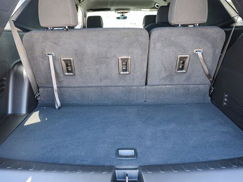 Used 2023 Chevrolet Traverse LT FWD image 27