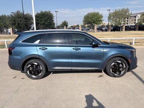 Used 2025 Kia Sorento EX w/ EX Panoramic Sunroof Package AWD/4WD image 3