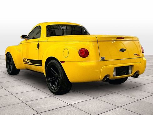 Used 2003 Chevrolet SSR w/ Preferred Equipment Group RWD image 10
