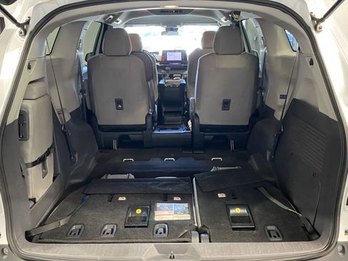 Used 2023 Toyota Sienna LE FWD image 8