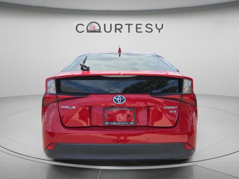 Used 2022 Toyota Prius XLE FWD image 4