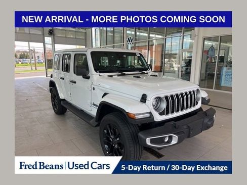 Used 2025 Jeep Wrangler Unlimited Sahara image 1