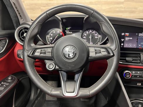 Used 2021 Alfa Romeo Giulia Ti w/ Nero Edizione image 22