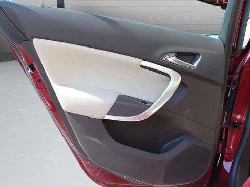 Used 2016 Buick Regal Premium image 16