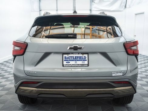Used 2025 Chevrolet Trax ACTIV w/ Sunroof Package FWD image 7
