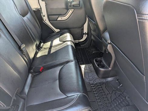 Used 2017 Jeep Wrangler Unlimited Rubicon AWD/4WD image 18