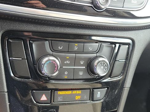 Used 2020 Buick Encore Preferred FWD image 21