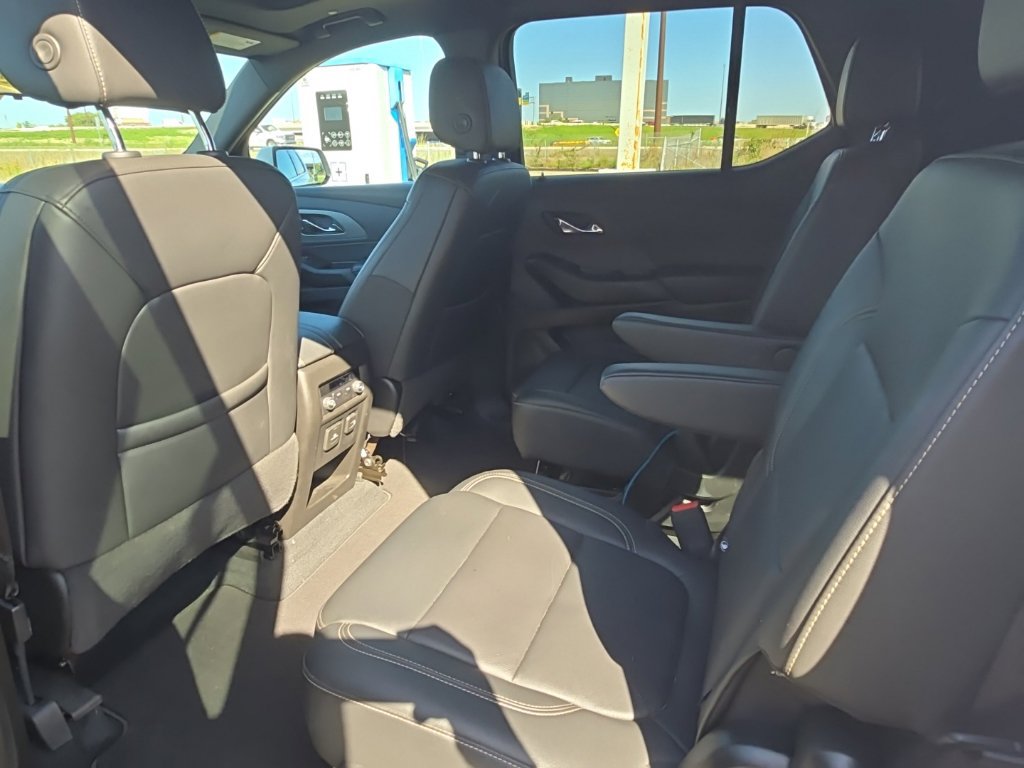Used 2023 Chevrolet Traverse LT w/ LT Premium Package AWD/4WD image 13