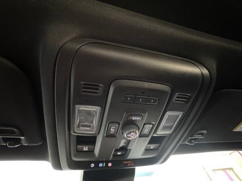 Used 2023 Chevrolet Suburban Premier AWD/4WD image 25