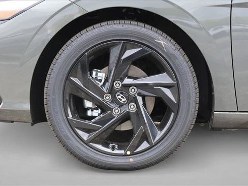 New 2026 Hyundai Elantra SEL Sport FWD image 9