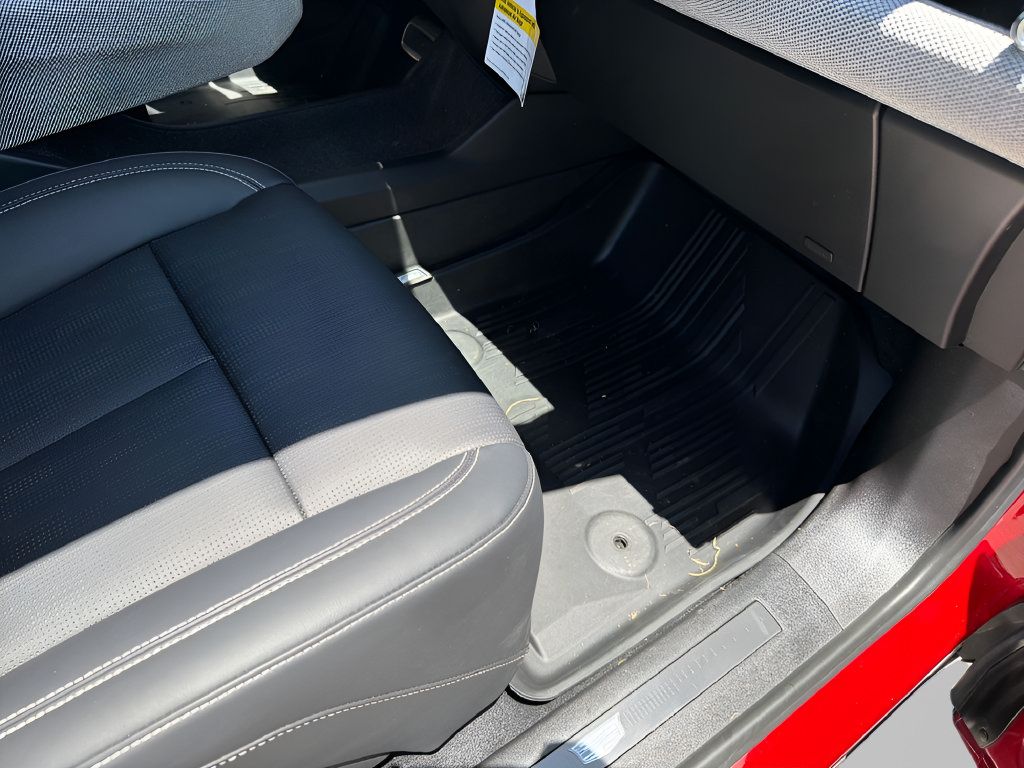 Certified 2025 Cadillac Optiq Sport 2 w/ LPO, Floor Liner Package AWD/4WD image 48