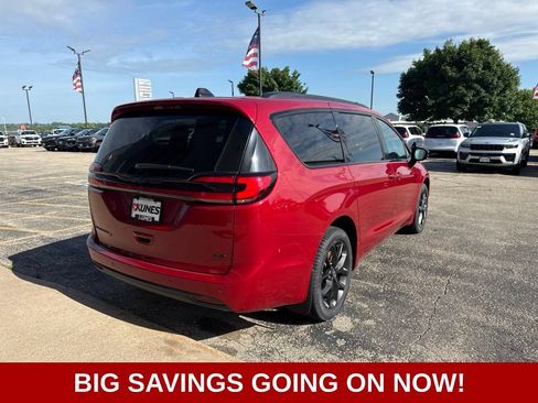 New 2026 Chrysler Pacifica Select w/ S Appearance Package AWD/4WD image 11