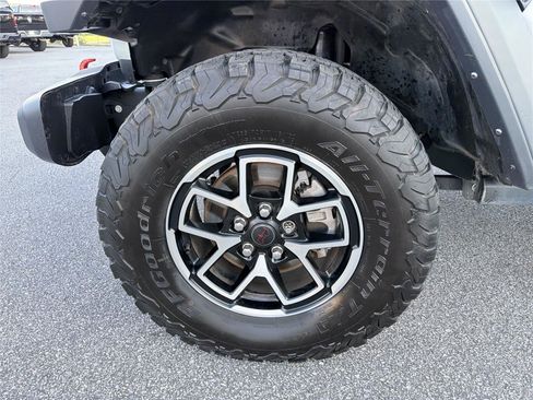 Used 2025 Jeep Wrangler Unlimited Rubicon AWD/4WD image 10