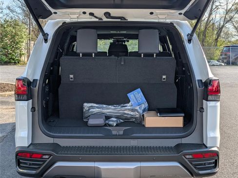 New 2026 Lexus LX 600 4WD w/ Luxury Package image 10