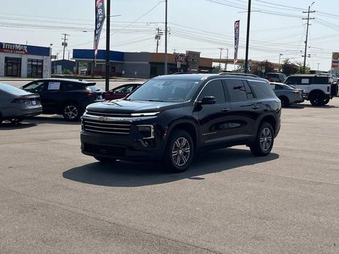 Certified 2025 Chevrolet Traverse LT FWD image 8