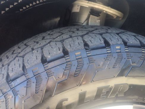 Used 2023 Rivian R1S Adventure AWD/4WD image 28
