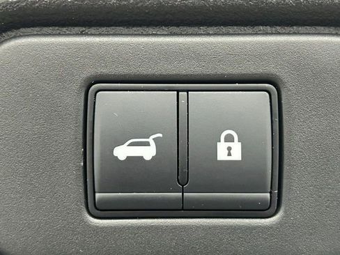 Used 2025 Nissan Pathfinder SL image 11