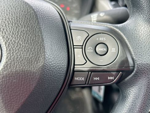 Used 2025 Toyota Corolla LE FWD image 16