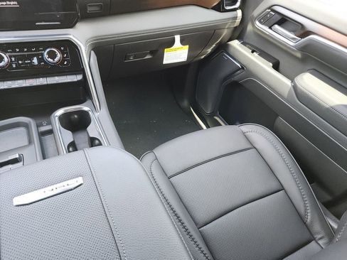 New 2026 GMC Sierra 2500 Denali w/ Denali Reserve Package AWD/4WD image 18