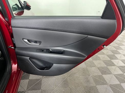 Used 2024 Hyundai Elantra SEL w/ Convenience Package image 13