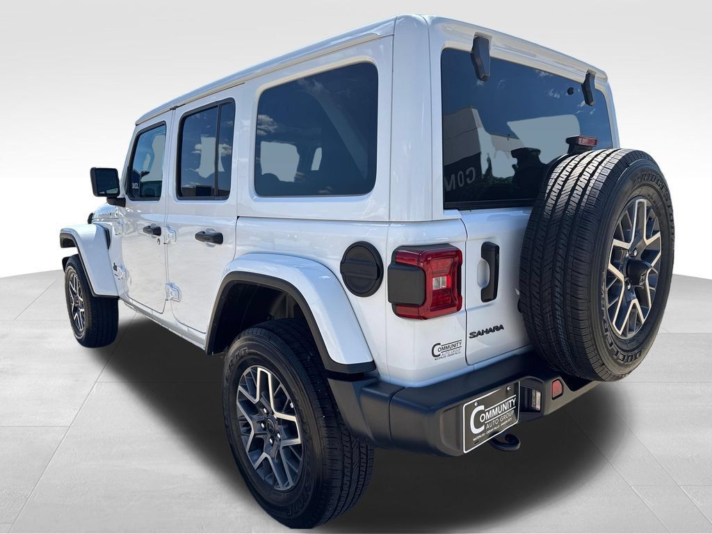 Used 2025 Jeep Wrangler Unlimited Sahara AWD/4WD image 3