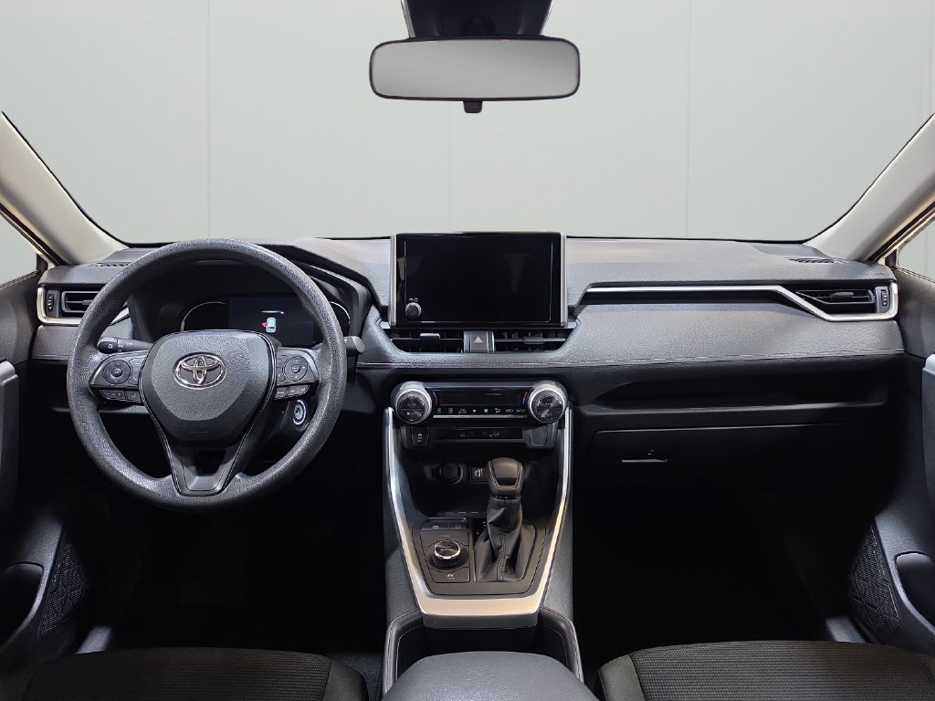 Used 2025 Toyota RAV4 LE AWD/4WD image 17