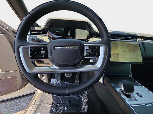 Certified 2025 Land Rover Range Rover Long Wheelbase SE AWD/4WD image 18