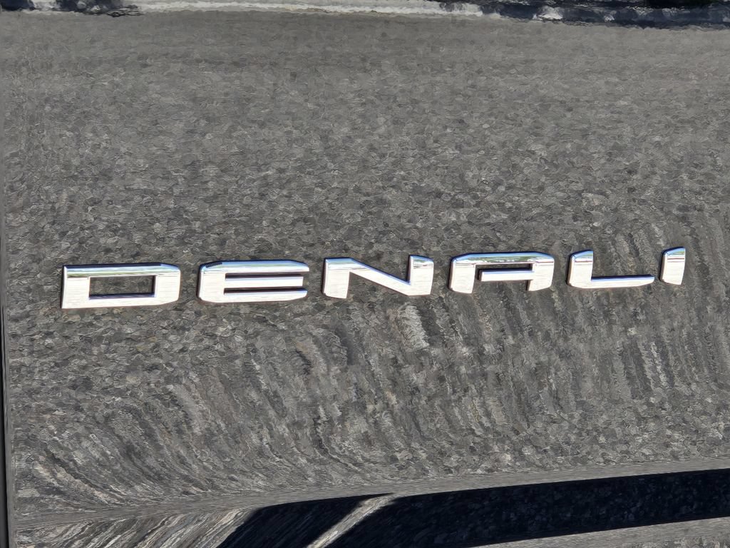New 2026 GMC Yukon Denali w/ Denali Reserve Package AWD/4WD image 3
