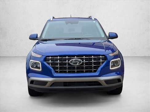 Used 2025 Hyundai Venue Limited FWD image 3