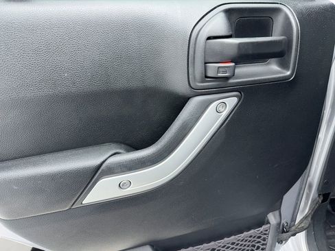 Used 2018 Jeep Wrangler Unlimited Sahara image 37