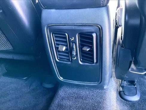 Used 2018 Jeep Grand Cherokee Laredo RWD image 36
