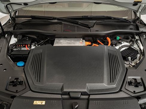 Used 2021 Audi e-tron Premium w/ Convenience Plus Package image 38