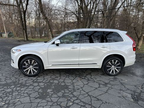 Certified 2024 Volvo XC90 B5 Plus w/ Protection Package Premier image 5